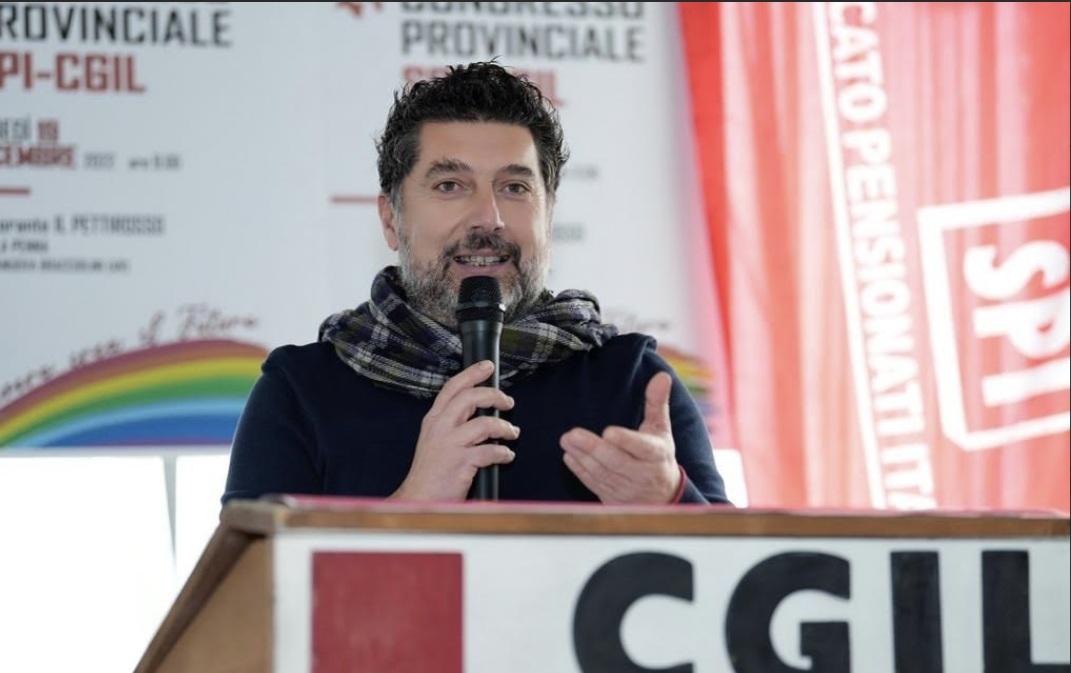 https://www.lanazione.it/image-service/view/acePublic/alias/contentid/ODI4NzgyMTgtY2M5OS00/0/alessandro-tracchi-segretario-provinciale-della-cgil.jpeg