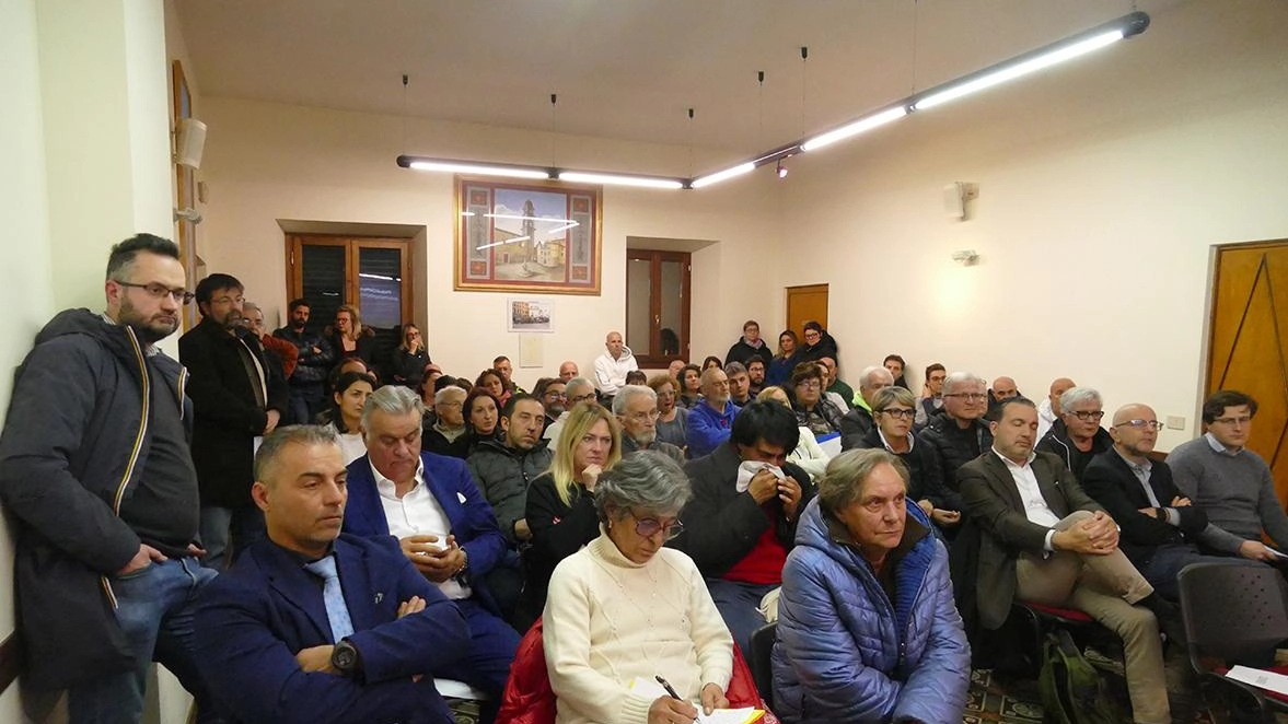 Così si presentava, venerdì sera, la Sala Baccarini di San Marcello per l’incontro dedicato all’assistenza pediatrica dei bambini della Montagna