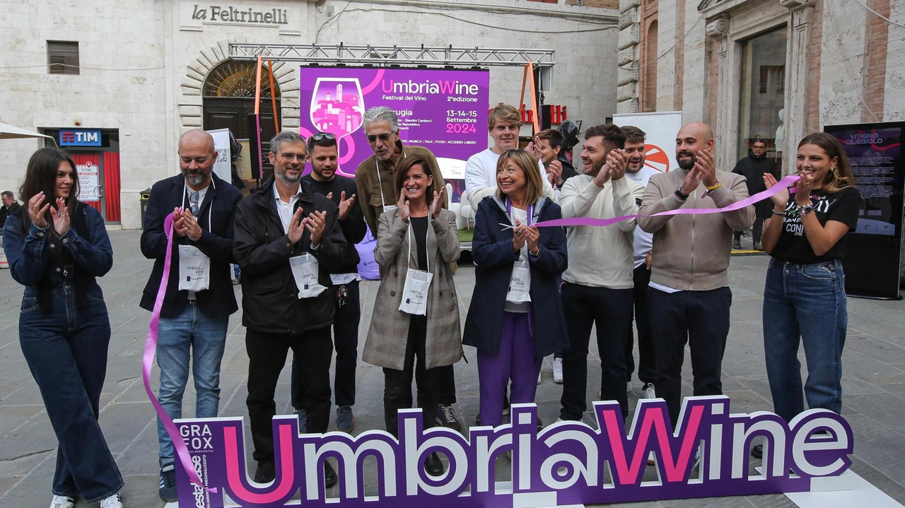 Il festival "Umbria Wine" celebra le eccellenze vitivinicole della regione con degustazioni, conferenze, musica dal vivo e street food. Con 51 cantine aderenti e un'ampia offerta di intrattenimento, l'evento promuove la cultura del vino e l'arte, coinvolgendo la città e i visitatori.