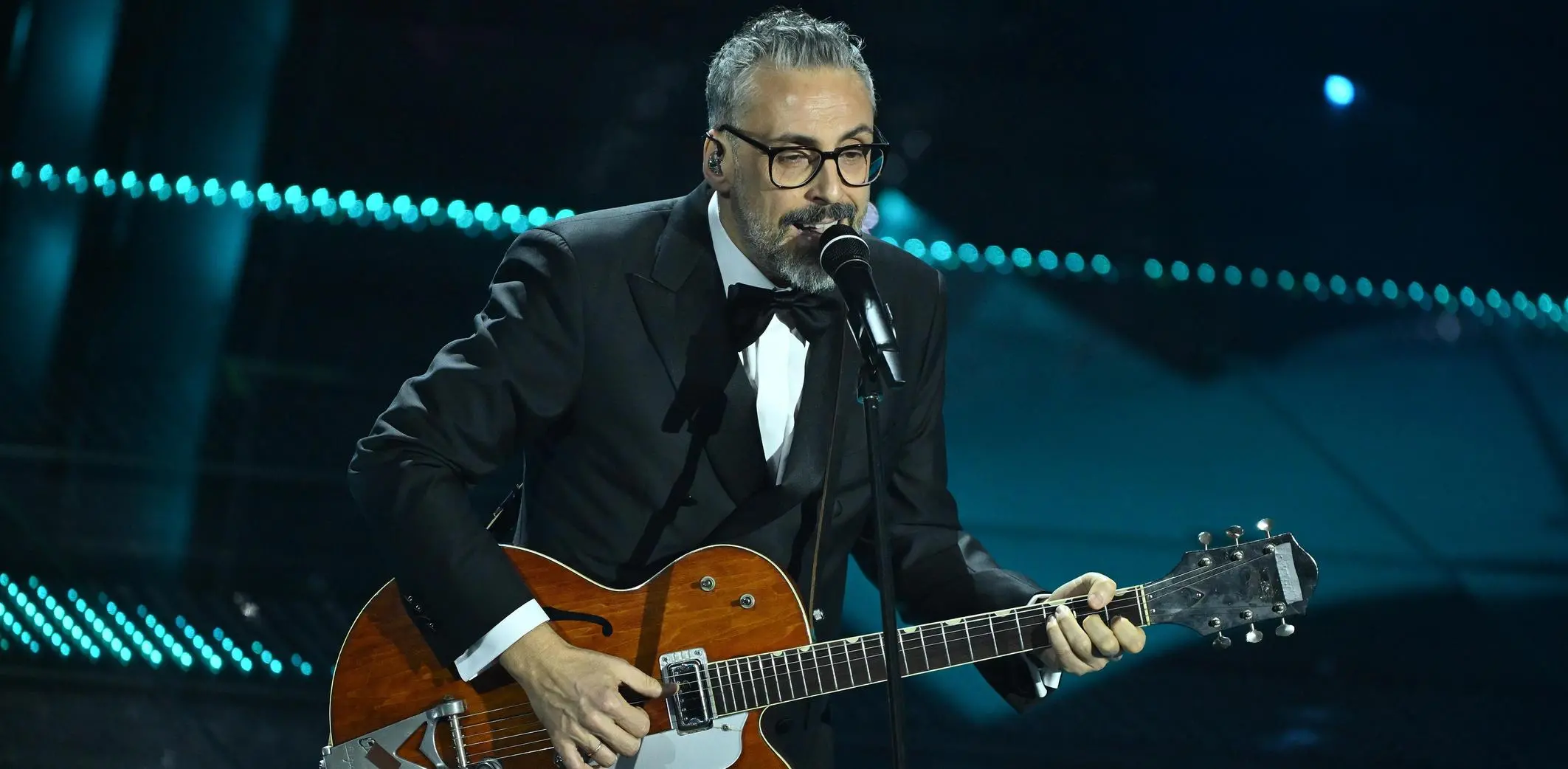 Brunori Sas al Mandela Forum: "Sul palco con la chitarra a tracolla"