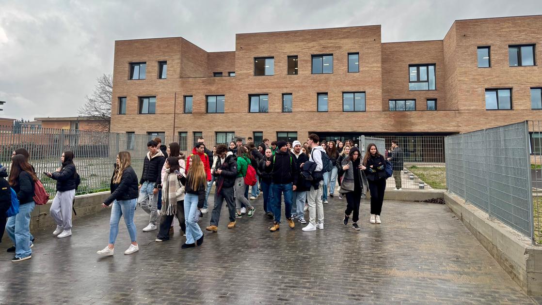 Scuola, in 1.100 nelle future prime: il liceo Montale batte tutti, cala Itis Marconi, stabili gli altri