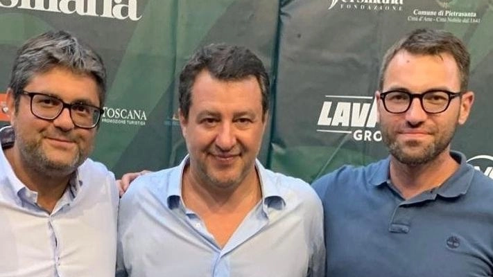 Il capogruppo della Lega Nicola Morelli e il consigliere Pietro Cima assieme al leader Matteo Salvini