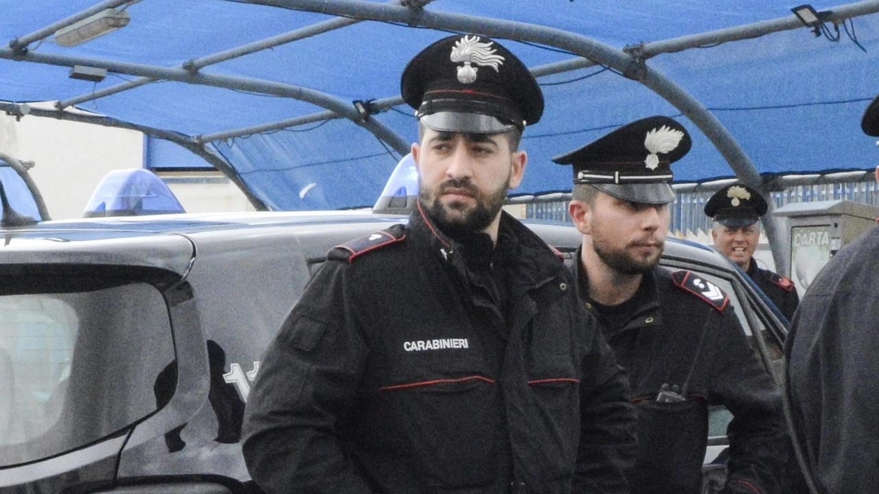 I carabinieri hanno ricostruito il giro di affari e di clienti tenendo sotto controllo i sospettati per settimane