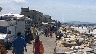 Il mercato lungomare. a Marina di Pisa