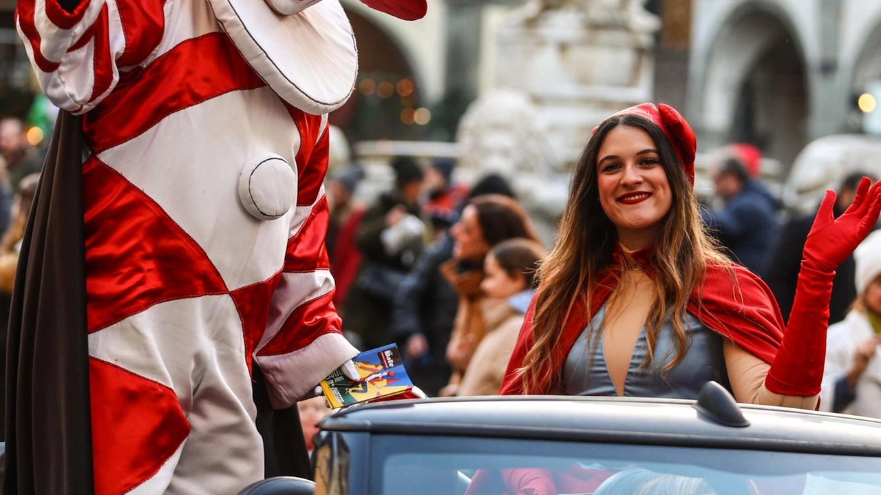 Tutto pronto per la seconda giornata della rassegna «Mela Ridens» che animerà il centro con musica, arte di strada, clown, trucca-bimbi e tante maschere