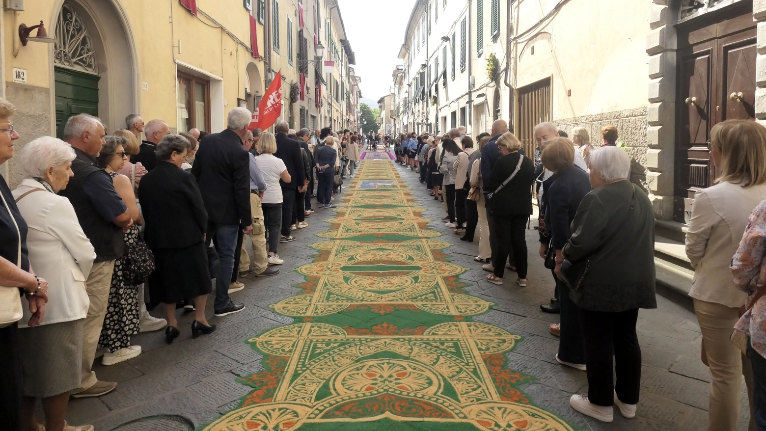 Spettacolo a Camaiore per i tradizionali tappeti (foto Umicini)