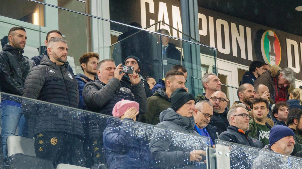 Il pubblico in tribuna al ’Picco’ per seguire la partita Italia-Danimarca di Nations League femminile (foto Alexia Frascatore)