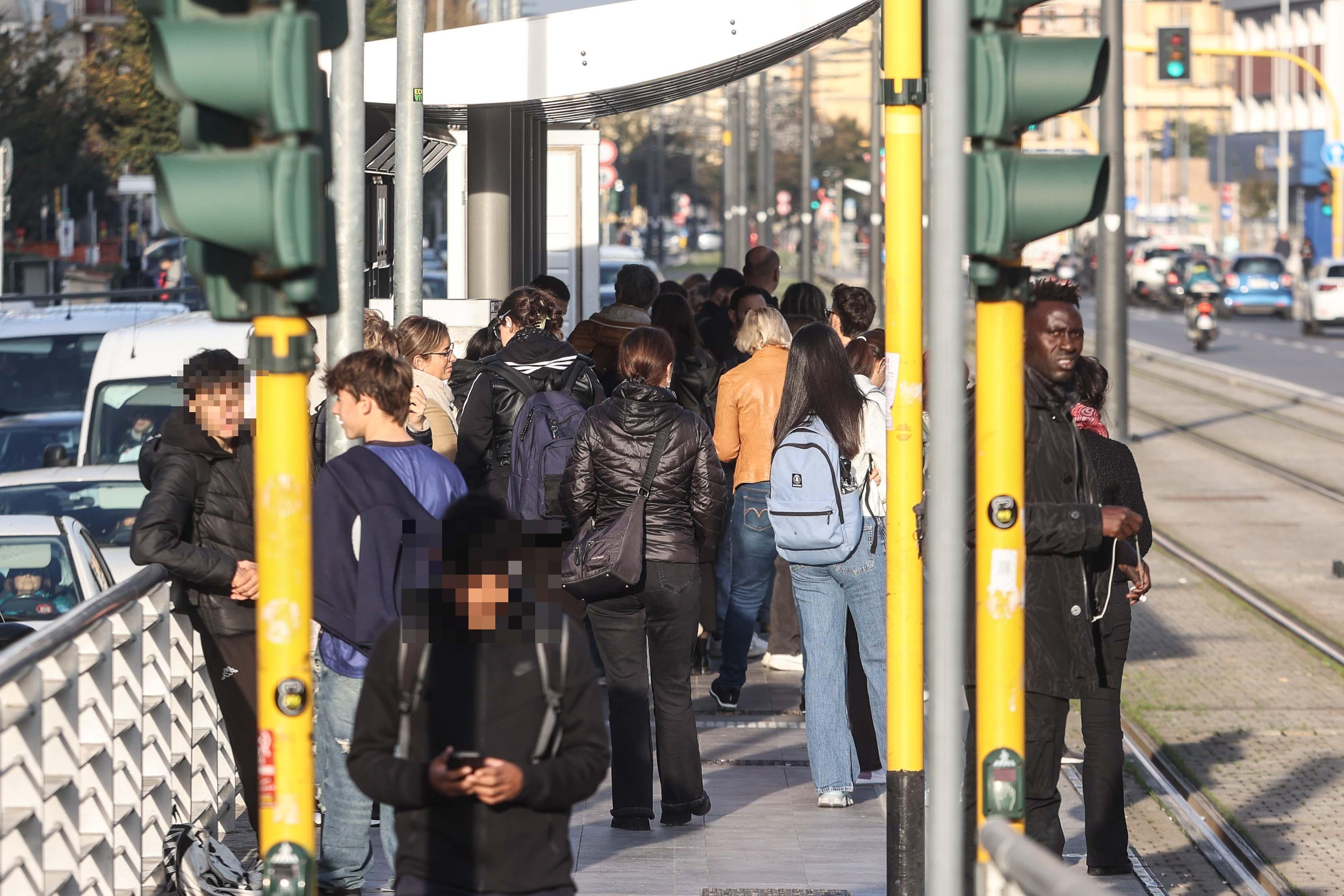 Sciopero 8 novembre, regolari le lezioni a scuola. “Studenti organizzati con bici e motorini”