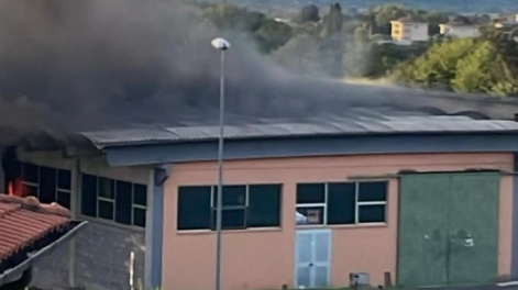 L'incendio nel magazzino comunale