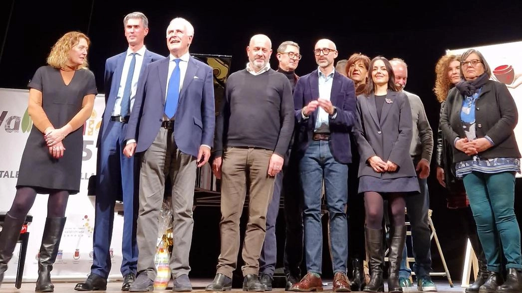 Un momento dell’iniziativa che si è svolta ieri al Teatro Mascagni di Chiusi