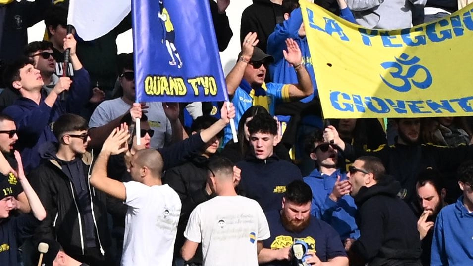 La febbre da stadio. Partito l’esodo di 800 tifosi a Reggio Emilia