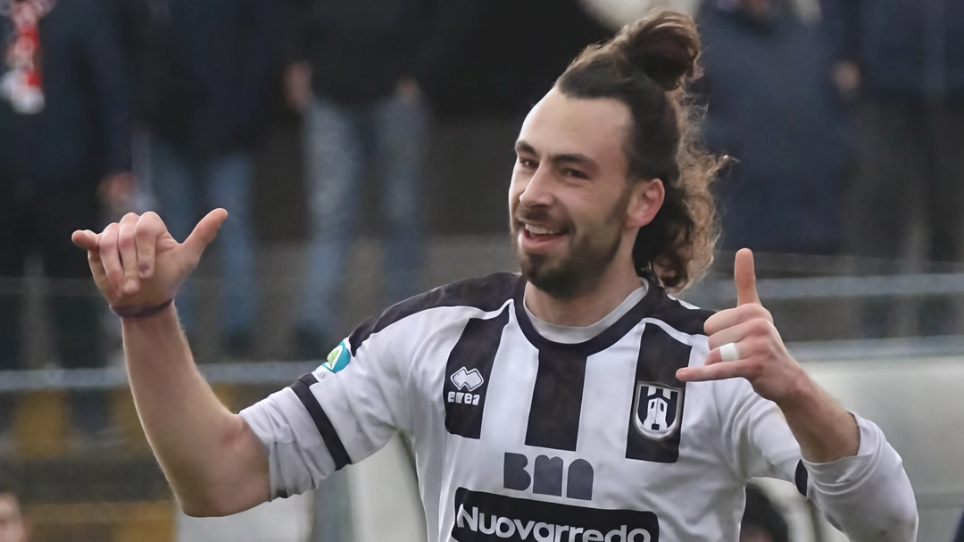 L’attaccante Luca Bartoccini, 34 anni, autore del primo gol del Sansepolcro a Terni. Protagonista anche il portiere Vassallo che ha parato un calcio di rigore