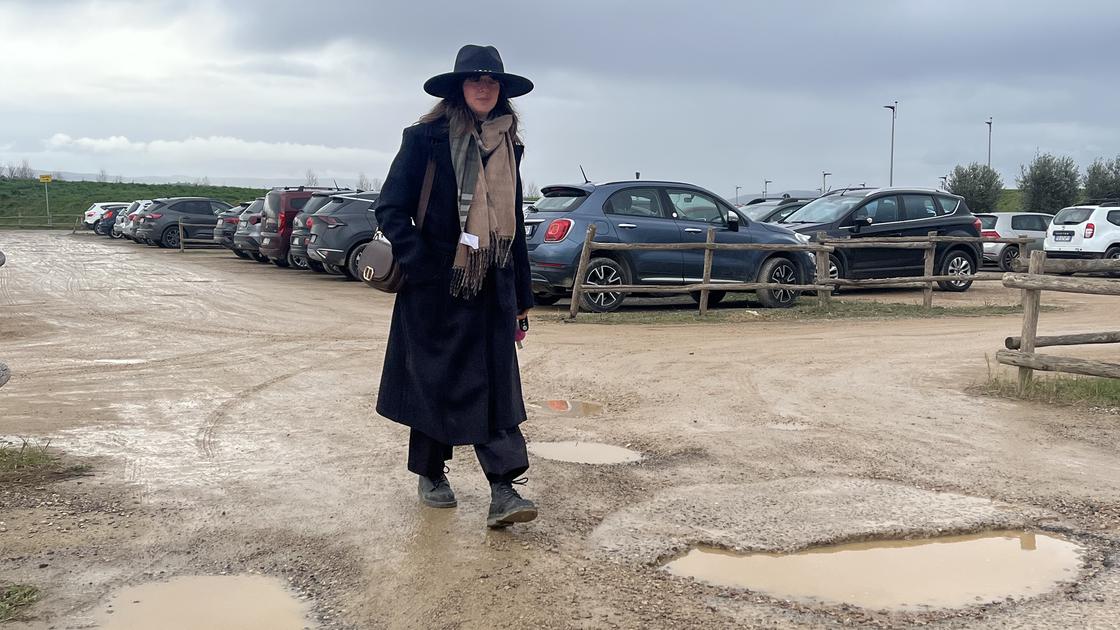 Il parcheggio della vergogna: buche, pozze e allagamenti. “Una situazione intollerabile”