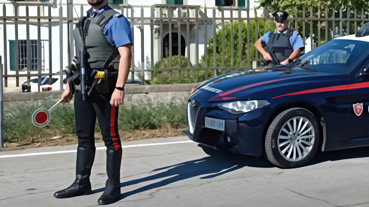 Un giovane georgiano è stato denunciato per porto abusivo di un coltello lungo 25 cm dai carabinieri di San Miniato durante un controllo del territorio a Castelfranco. L'arma è stata sequestrata e l'uomo denunciato alla Procura di Pisa.