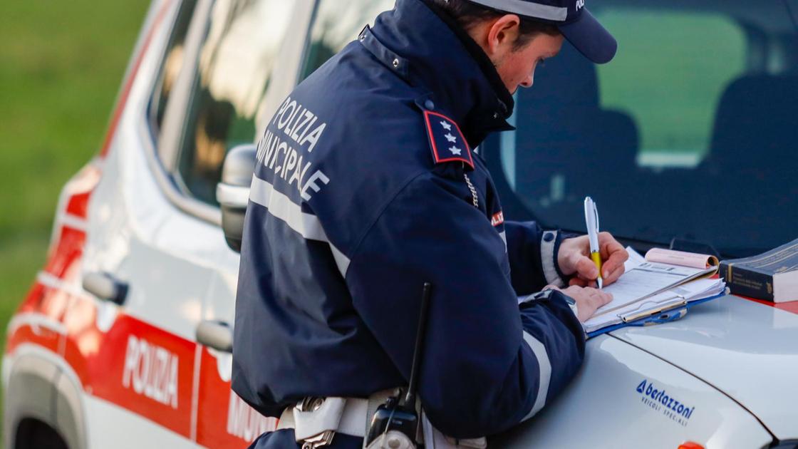 Travolti sulle strisce. Incidente sul ponte Datini. Gravi due pensionati