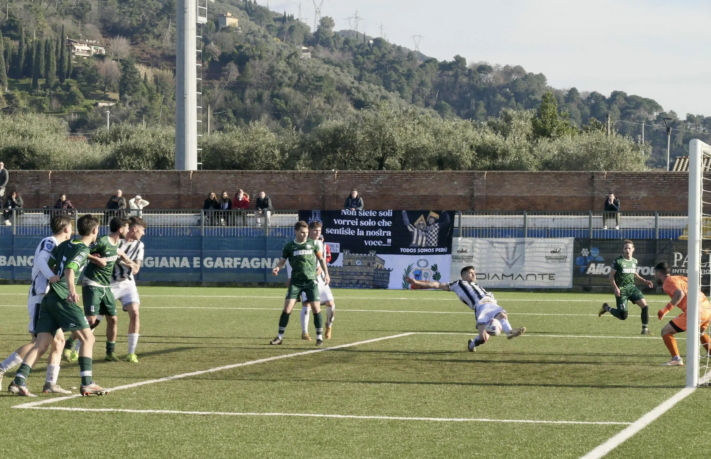 La Robur spreca e poi rischia grosso. Giusti para un rigore in pieno recupero