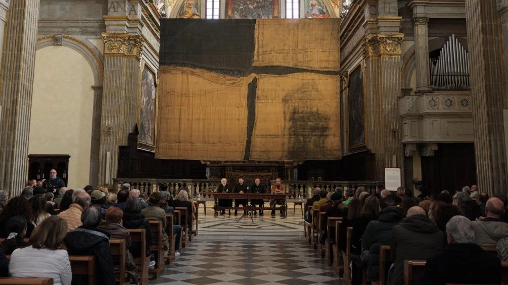 Il "Sacco" di Burri fa il pieno in Cattedrale