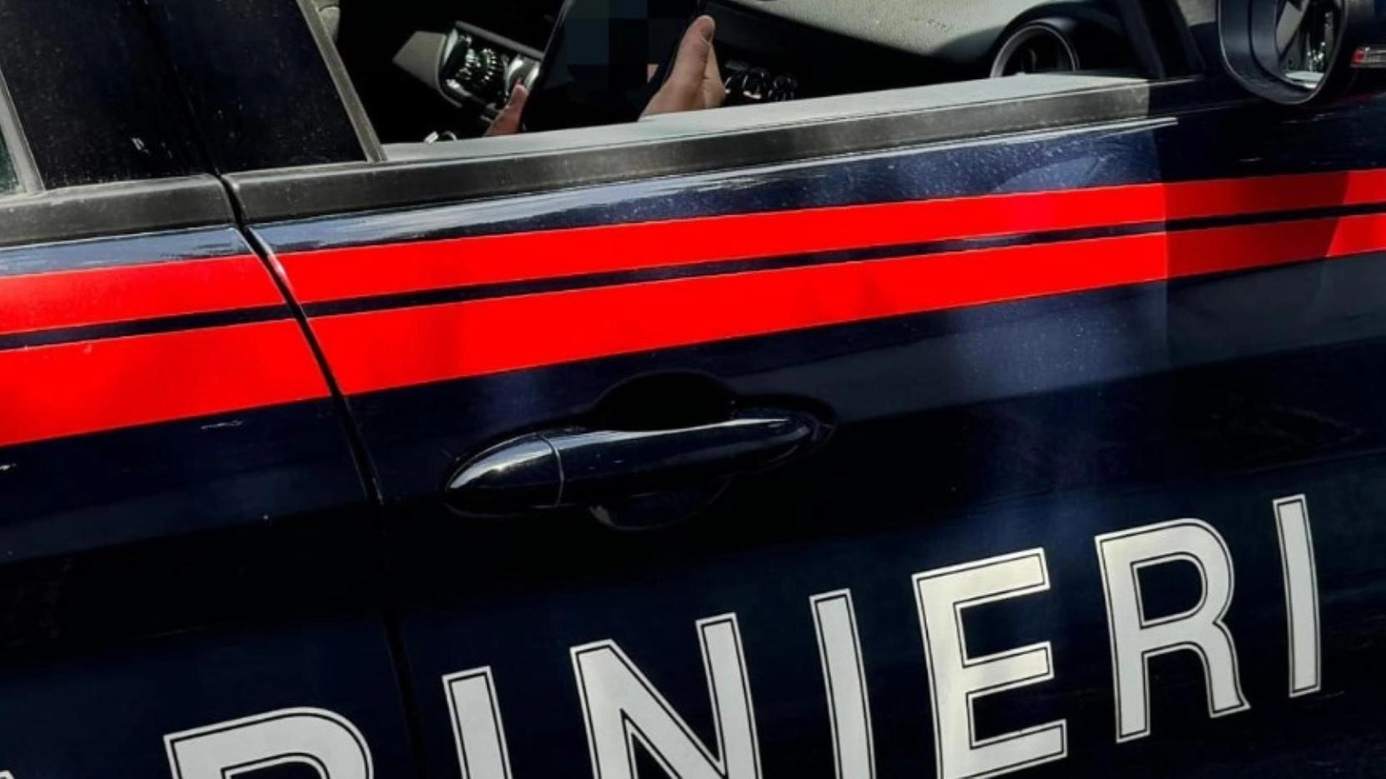 Dai controlli dei carabinieri emerge che sia un luogo di ritrovo di clienti con precedenti di polizia