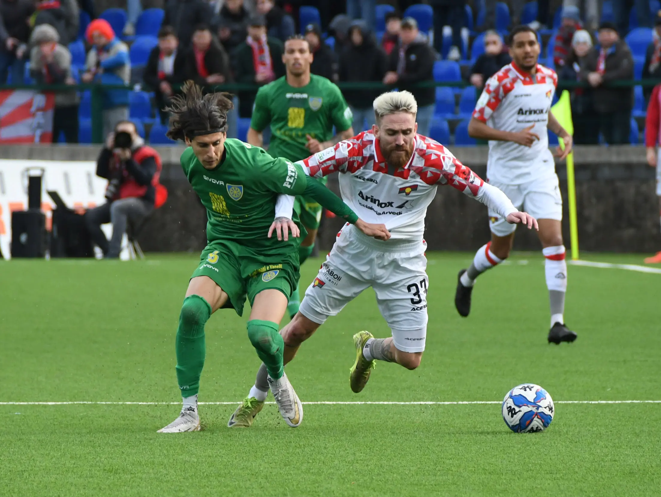 Carrarese, che peccato: butta al vento i tre punti, la Cremonese pareggia nel finale, 2-2