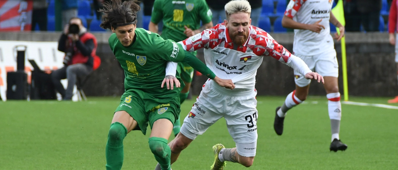 Carrarese, che peccato: butta al vento i tre punti, la Cremonese pareggia nel finale, 2-2