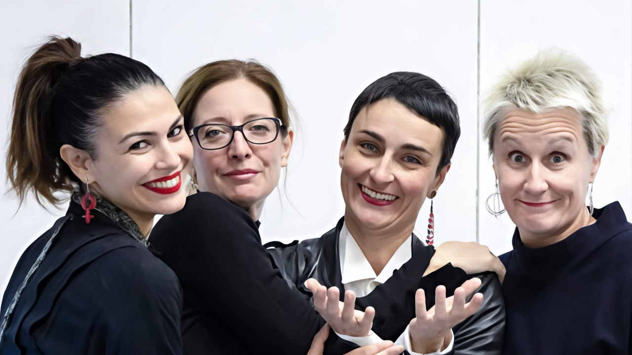 Da sinistra Valentina Melis, Teresa Cinque, Marta Della Via e Antonella Questa, protagoniste di “Stai zitta”, spettacolo tratto dall’omonimo libro di Michela Murgia