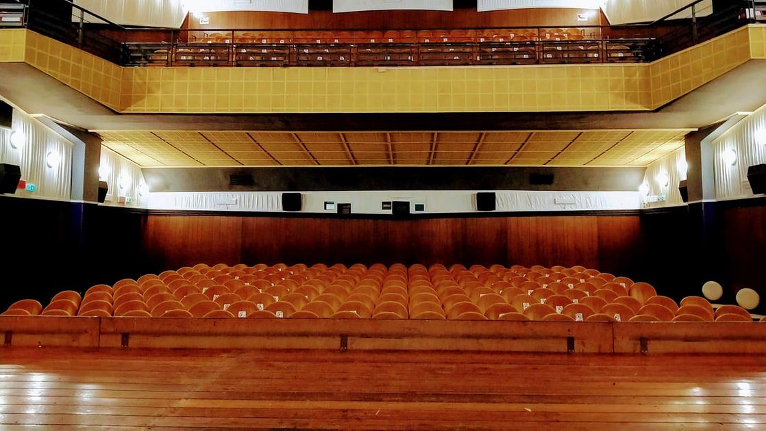 “Chiude l’ultima sala della vallata”. Casentino, venduto all’asta il cinema Italia di Soci