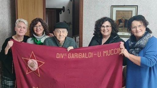 Il ricordo della resistenza e della Liberazione nelle parole del partigiano Sirio. Domenico Simonelli, uno degli ultimi partigiani della brigata...