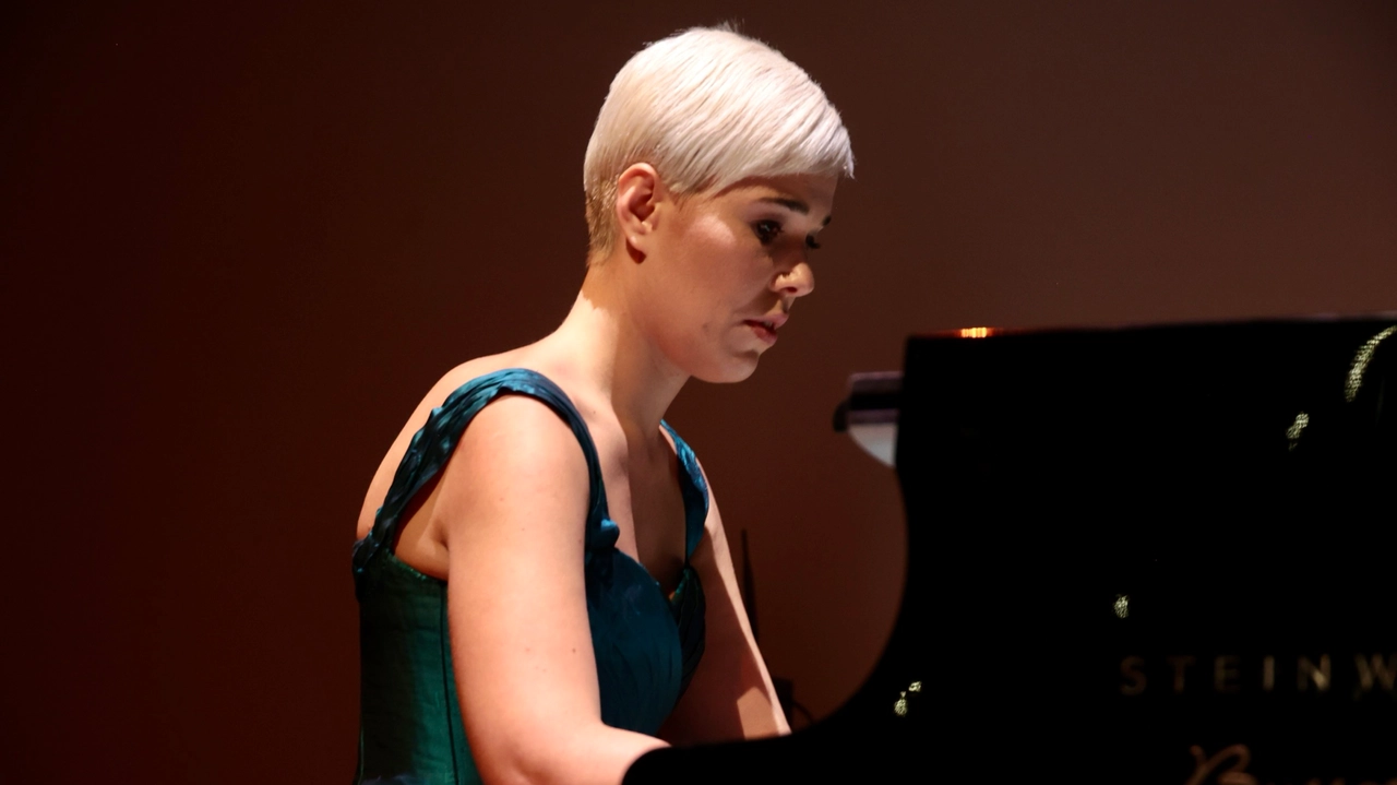 Giulia Mazzini durante la sua esibizione in apertura della "Toscana delle Donne" (New Press Photo)