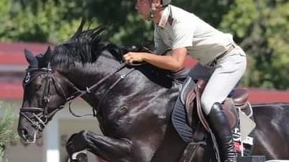 Guido Franchi durante la gara vinta ieri al Toscana Tour all’Arezzo Equestrian Centre di San Zeno