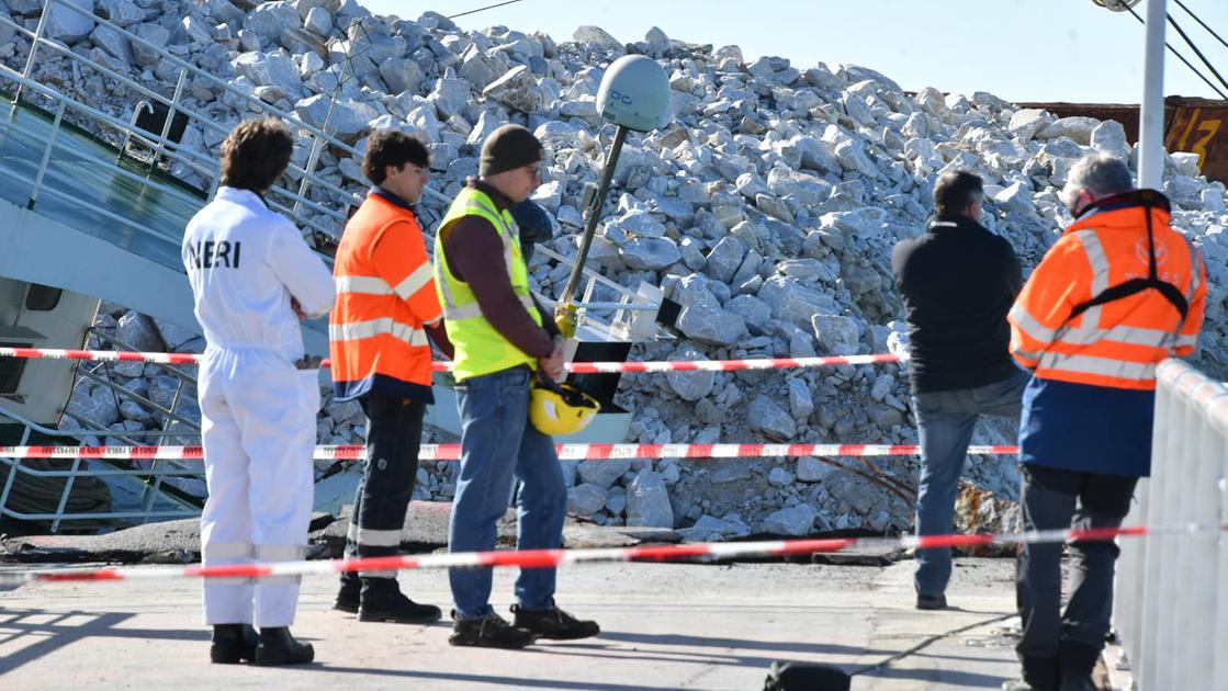 L’ispezione sulla Guang Rong. Travaso urgente del carburante: “Obiettivo evitare i tempi morti”