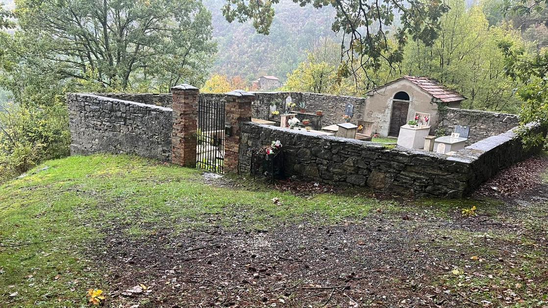 Riti satanici nel cimitero di campagna, le celle telefoniche smascherano gli autori della “messa nera”