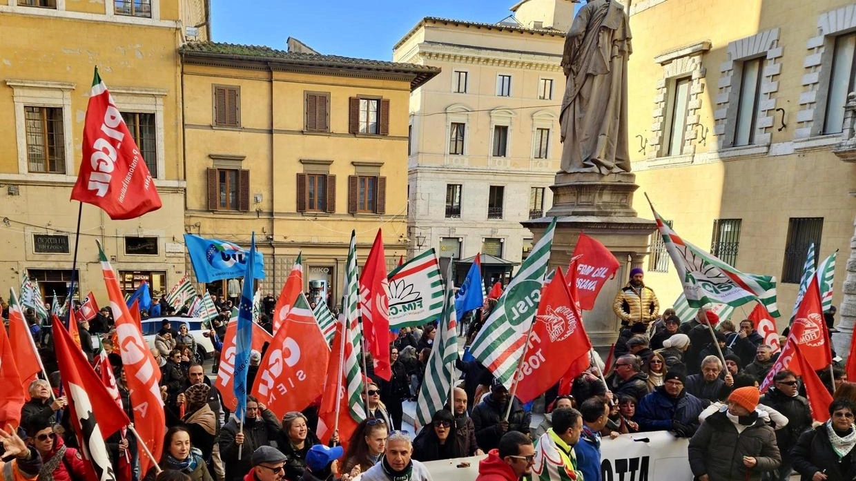 I lavoratori dello stabilimento Beko di Siena riprendono. oggi il presidio davanti ai cancelli della fabbrica