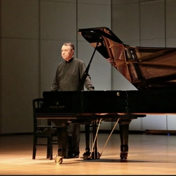 Il leggendario pianista Mikhail Pletnev protagonista del recital "Grandi pianisti al Petrarca” tra Bach, Schumann e Grieg