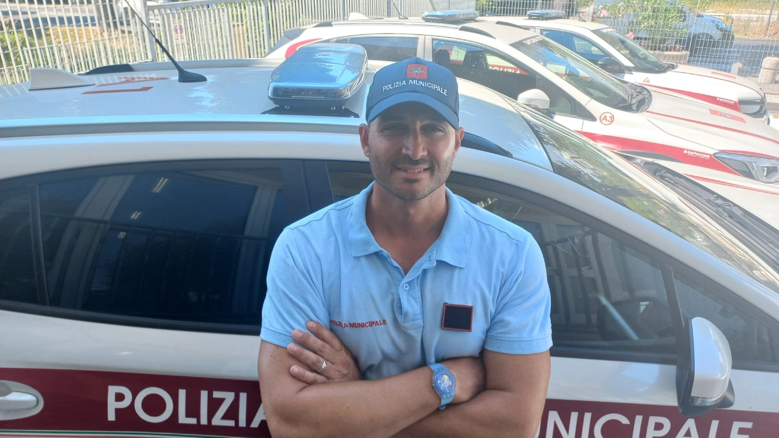 La Polizia municipale è intervenuta con tempestività. Nella foto, l'agente Iacopo Speroni della Polizia Municipale di Forte dei Marmi