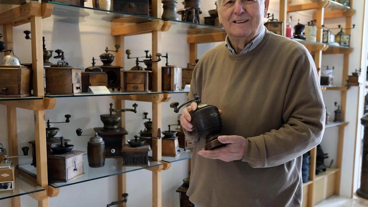 Euro Costa all’interno del. museo dedicato al caffè realizzato nel centro di torrefazione (foto Massimo Pasquali)