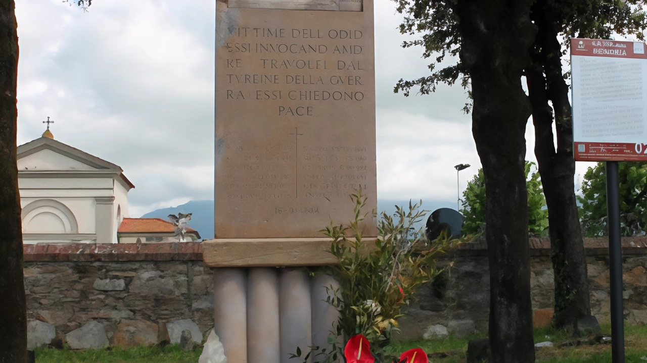 Il Comune di Capannori celebra l'80° anniversario della Liberazione con la deposizione di una corona d'alloro e la proiezione di "I luoghi della Memoria". Un momento significativo per ricordare i valori di libertà e democrazia.