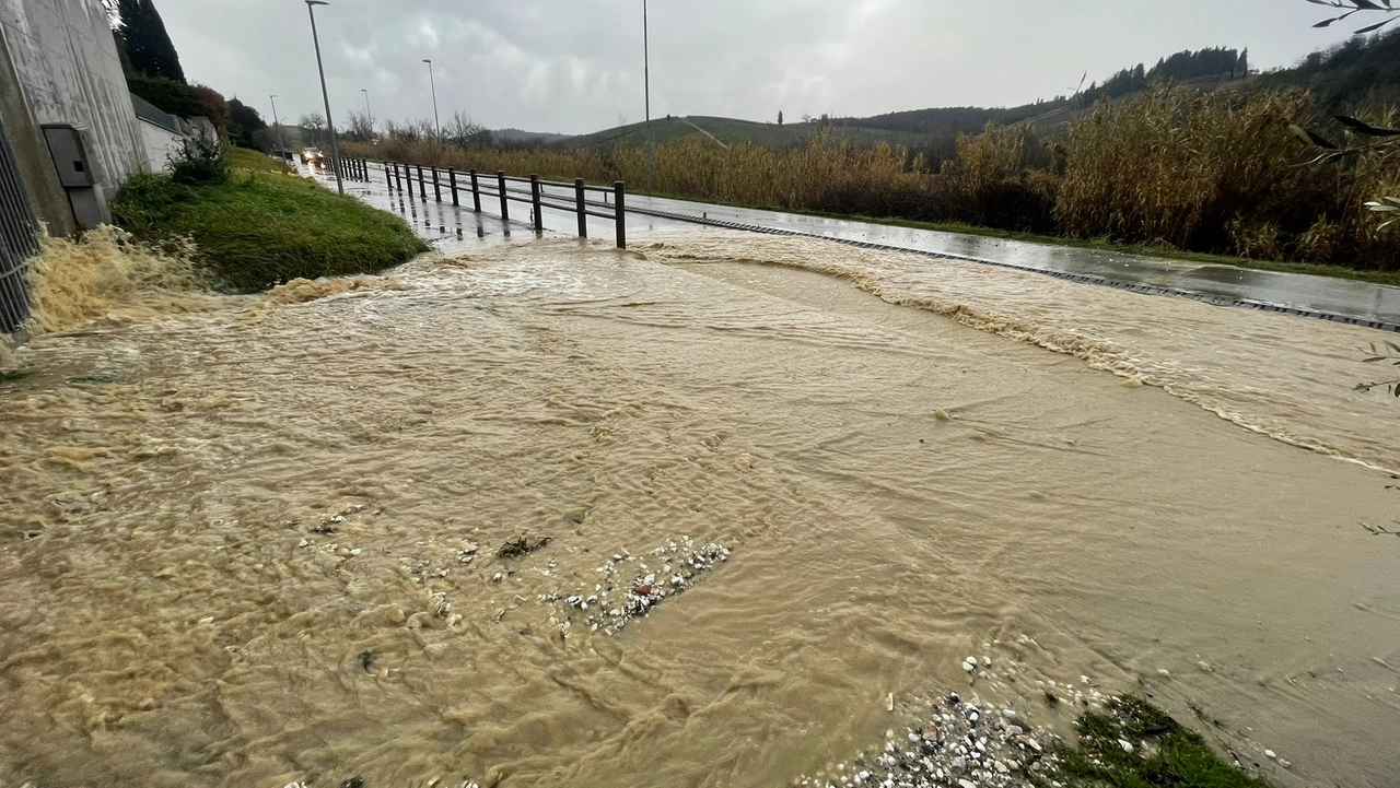 L'allagamento in via Orme a Martignana, nel comune di Montespertoli (Gasperini/Fotocronache Germogli)