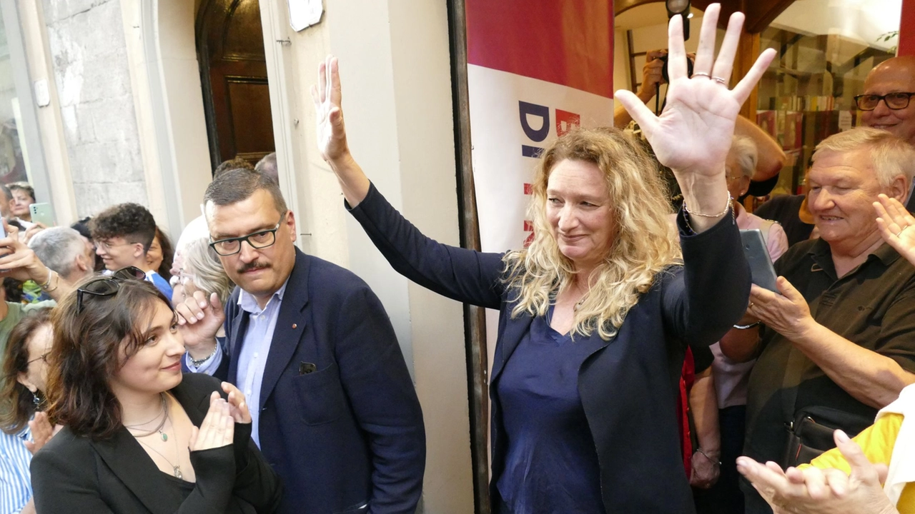 Elezioni Prato, Bugetti vince al primo turno: prima donna alla guida della città. Il voto in provincia