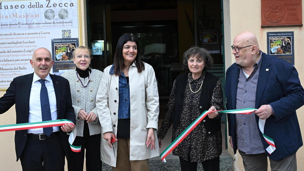 La Fondazione Antica Zecca di Lucca espone mini assegni e buoni cartacei storici, recuperati grazie a Intesa SanPaolo. Mostra curata dalla Prof.ssa Franca Maria Vanni. Materiali esposti provenienti dalla collezione di cartamoneta di Intesa SanPaolo.