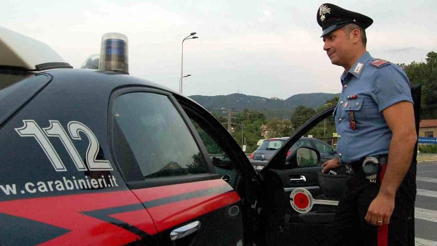 Spaccata al “Caffellatte“. Molti danni al locale ma il bottino è misero: "Non hanno avuto tempo"