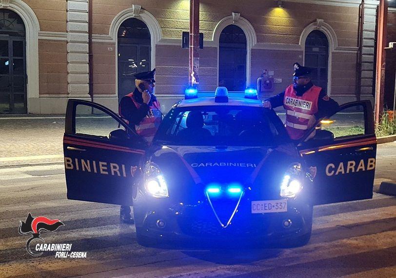 Botte ai carabinieri. Arrestato trentenne dopo la lite in strada