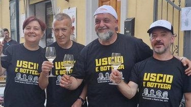 A Prato, nel centro storico, il negozio La Lingerie ha riaperto i locali dell'ex Sauro Mazzoni per una vendita straordinaria. Anche "Le Barrique" e "Uscio e Bottega" festeggiano rispettivamente 20 e 10 anni di attività. Un segnale positivo per il commercio locale.