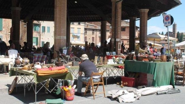 La giunta comunale ha deliberato di posticipare il mercato dell’antiquariato in piazza del Mercato, programmato per domenica 18 agosto, a...