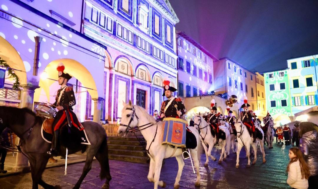 Empoli, la Fanfara dei carabinieri sfila per le vie del centro