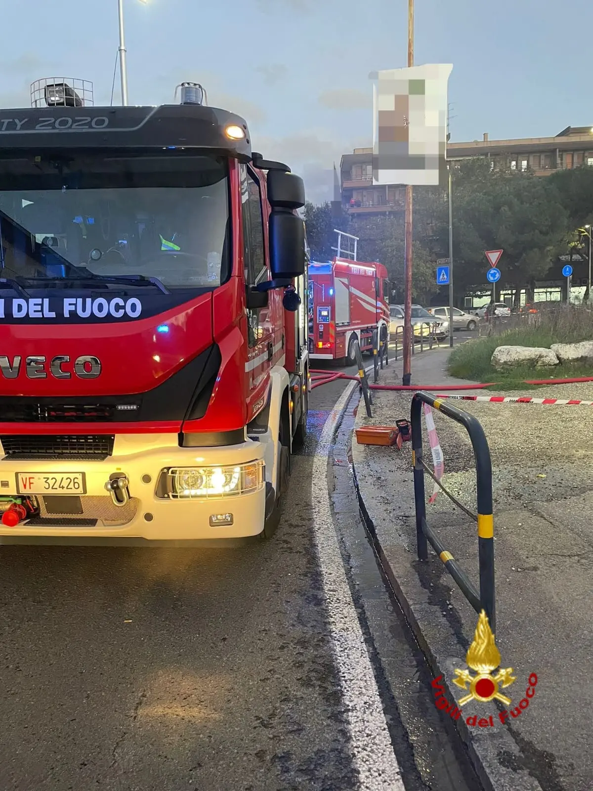 Principio d’incendio al ristorante, strada chiusa: disagi per il traffico