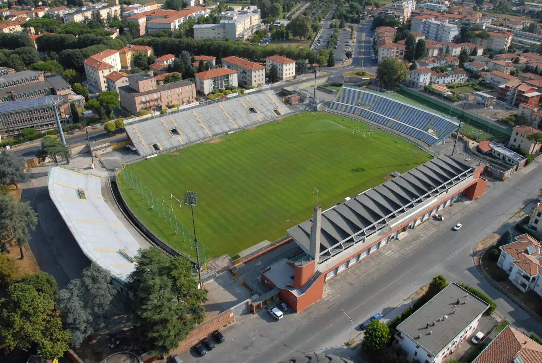 Stadio Porta Elisa, il Comune interviene per la manutenzione. “La Lucchese non ci risponde”