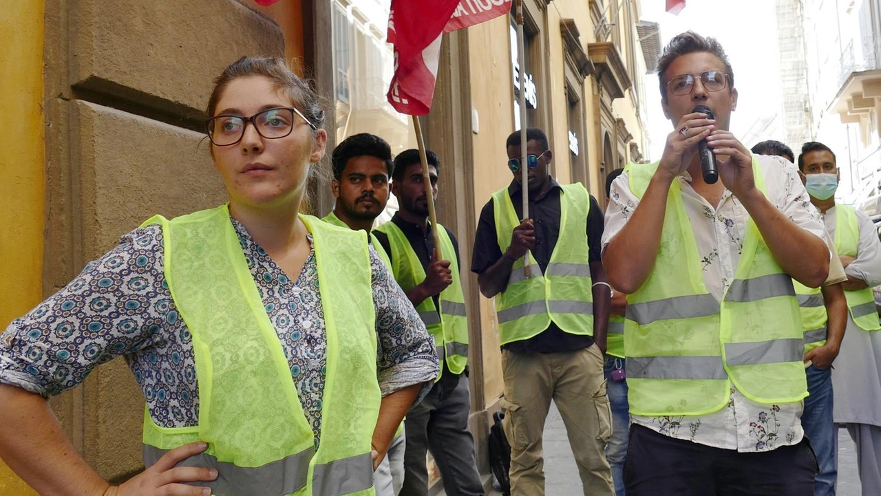 Sulla sanzione contestata a Sudd Cobas per l’occupazione di suolo pubblico in via Paronese dove è in corso un picchetto...