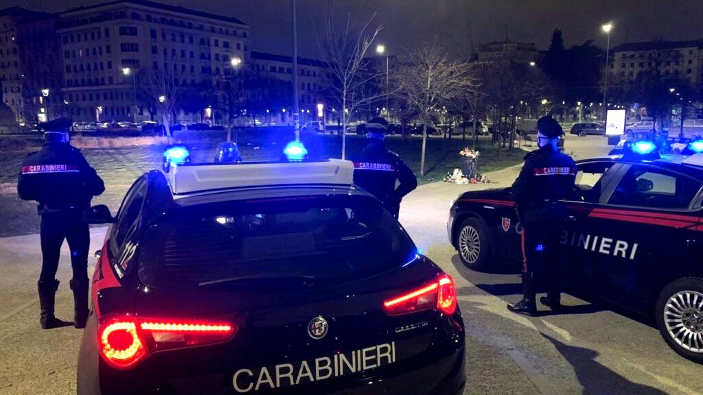 https://www.lanazione.it/image-service/view/acePublic/alias/contentid/OGIzMmU1ZDctNGI5ZC00/0/sono-intervenuti-i-carabinieri-foto-di-repertorio.jpeg