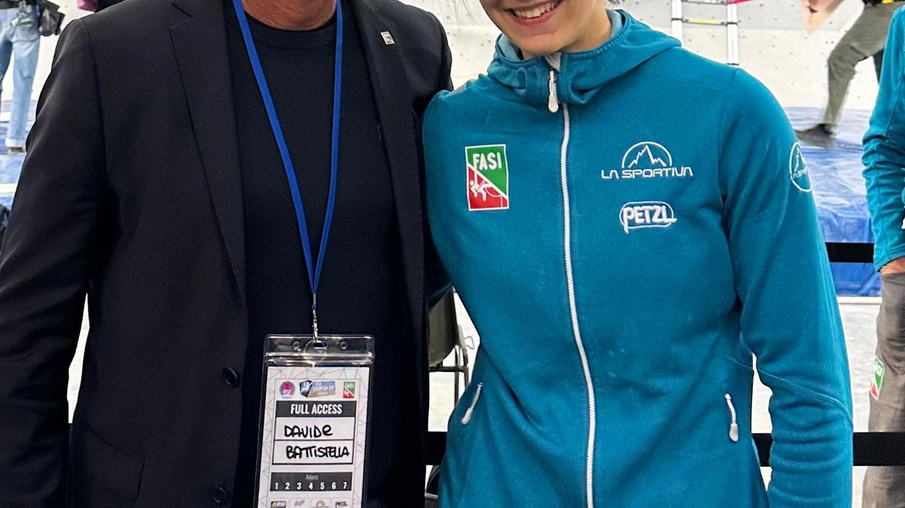 Il presidente della federazione lo spezzino Davide Battistella insieme all’atleta azzurra Irina Daziano che ha conquistato la medaglia d’argento