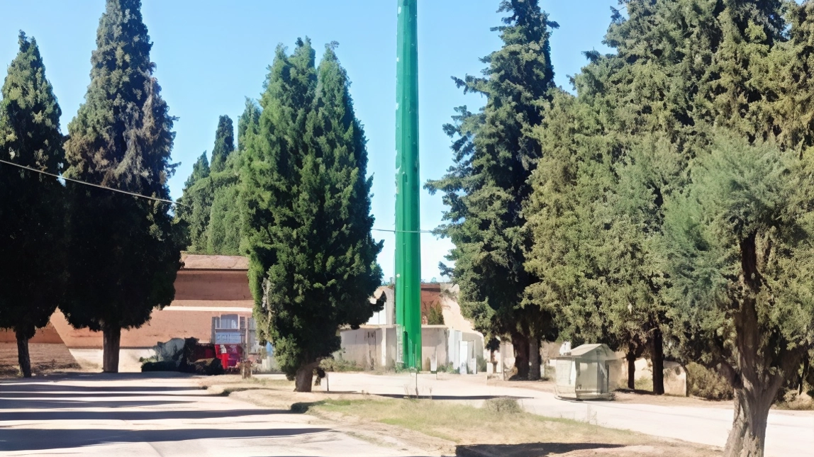 Il consigliere comunale di Castiglione del Lago, Paolo Brancaleoni, si oppone alla installazione delle antenne 5G vicino al cimitero di Panicarola e al campo sportivo di Macchie. Organizzerà un incontro pubblico per coinvolgere la popolazione e valutare alternative.